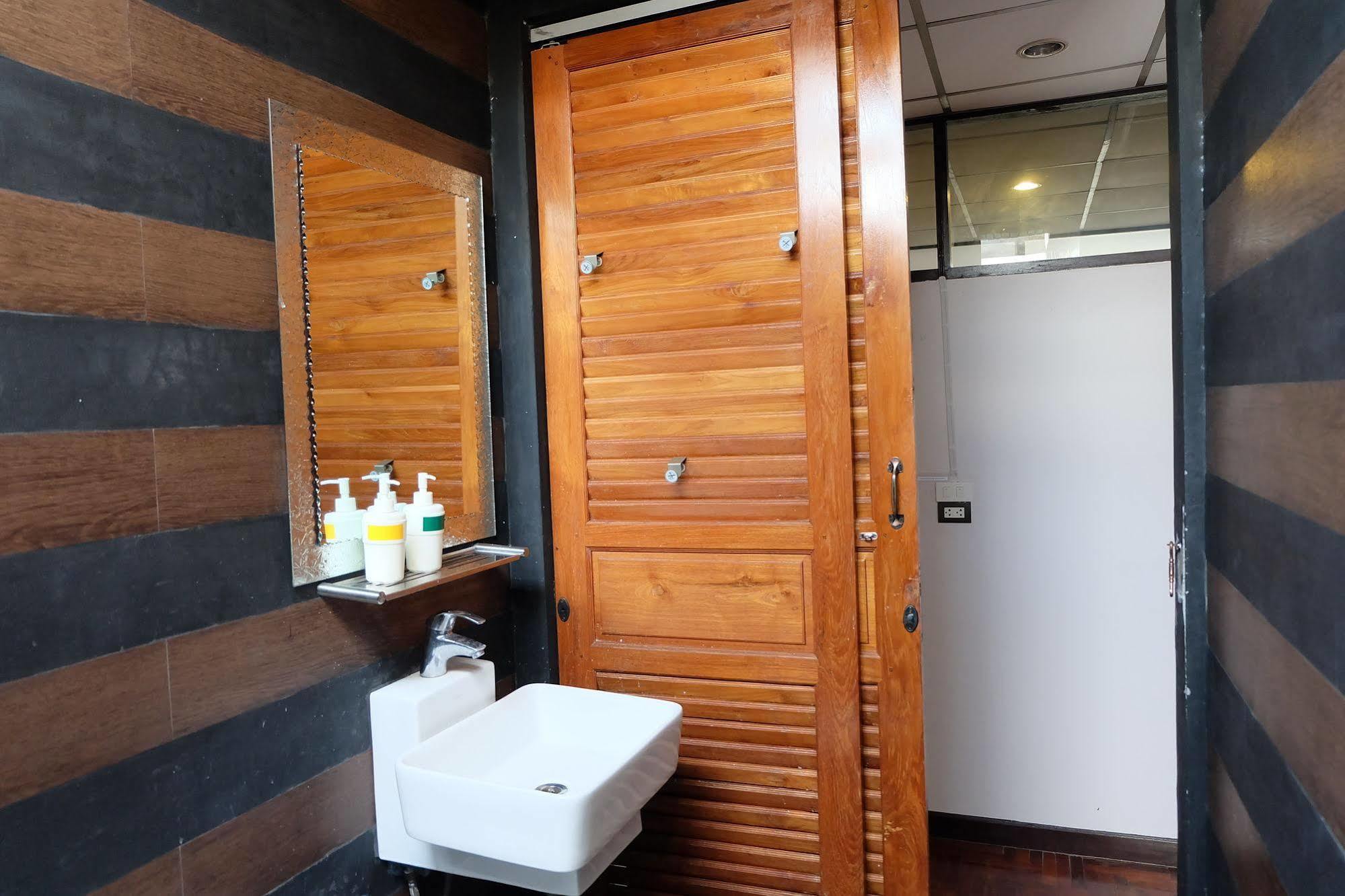 Tiny Hostel Bangkok Luaran gambar